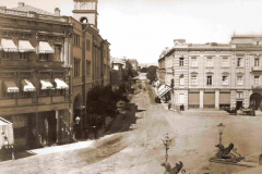 Дворцовая улица. Слева Штаб Кавказкой Армии