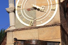 Часы на башне театра Габриадзе