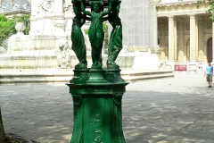 Фонтанчик Уоллеса на площади Сен-Сюльпис в 6-м округе Парижа