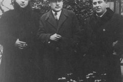 Георгий Леонидзе, Геронтий Кикодзе, Тициан Табидзе. Тбилиси. Сад Дворца писателей. 1920-е годы