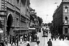 Дворцовая улица. Слева Штаб Кавказкой Армии
