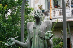 Памятник Иетиму Гурджи. Памятник Иетиму Гурджи в Тбилиси. Скульптор Д. Микадзе, архитектор Ш. Кавлашвили