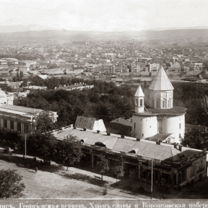 Церковь Кашвети и Зал Славы (Фотография Дмитрия Ермакова)