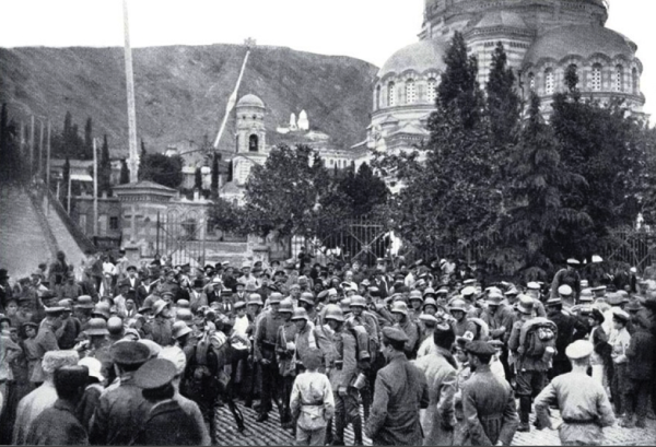 1918 год Немецкие войска перед собором Александа-Невского
