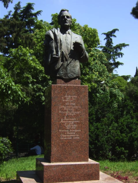 Памятник Анатолию Собчаку