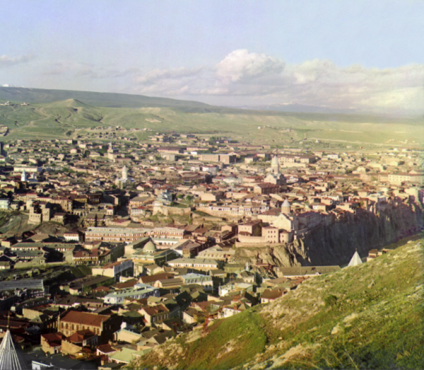 Фотография Прокудина-Горского. Вид Тифлиса. Внизу слева купол Нижней Бетании