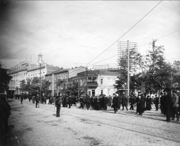 Здания на месте будующей гостиницы Мажестик, угол Барятинской и Головинского проспекта